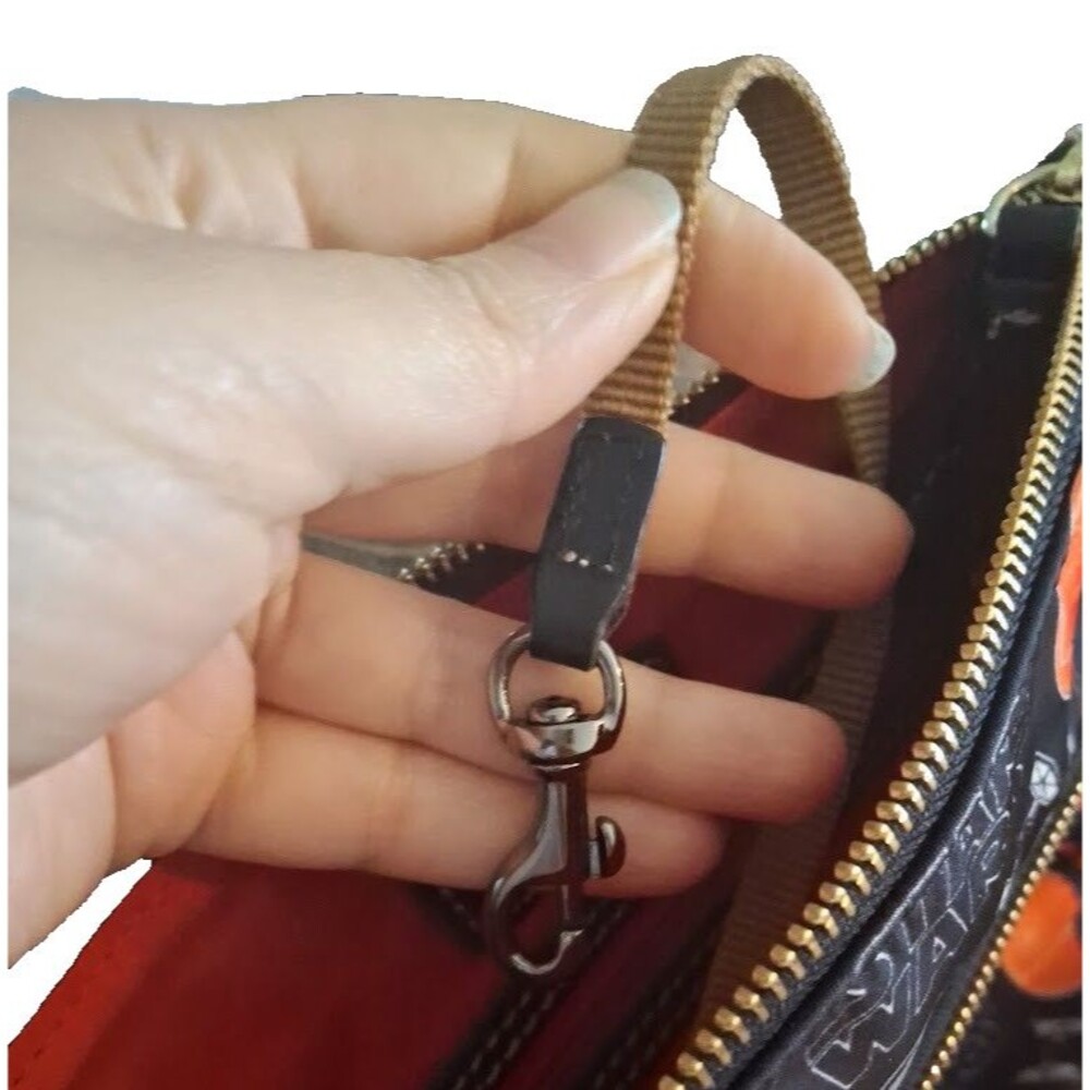 Dooney & Bourke Disney Star Wars Dark Side 2016 Marathon Crossbody Darth Vader - Picture 10 of 12